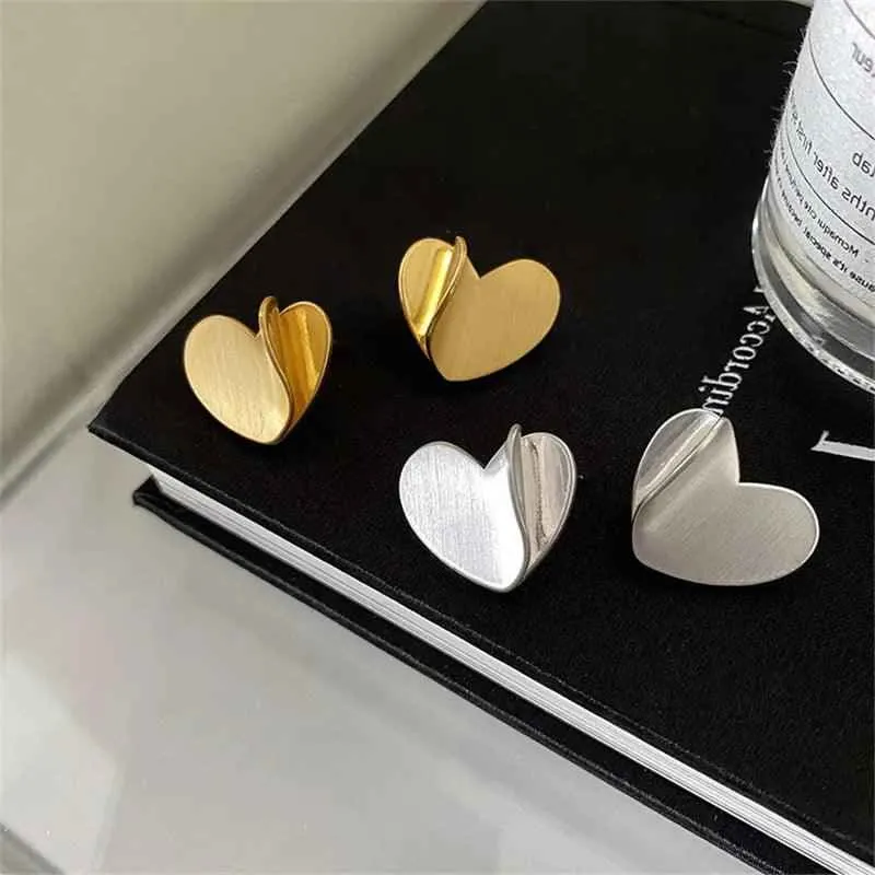 A6510 Stud Earrings Charm Jewelry - Heart-shaped Asymmetric Metal