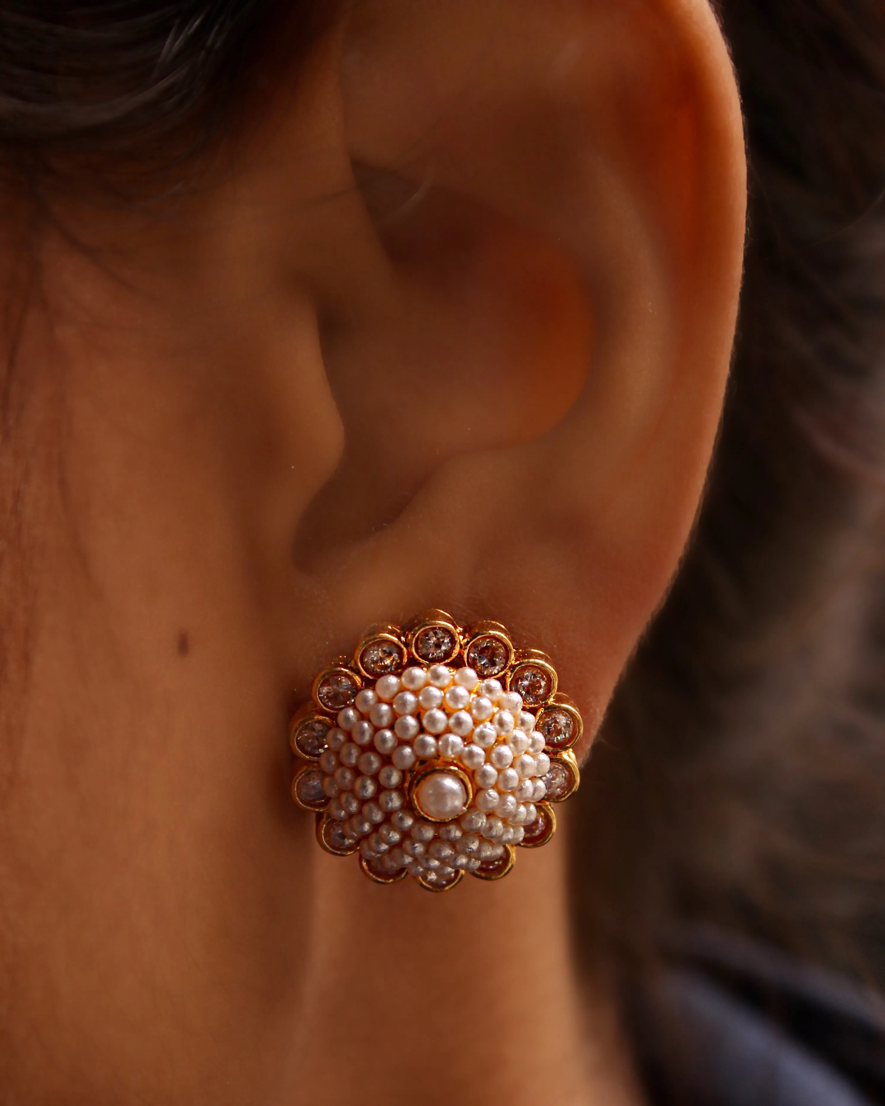 BLOOMING PEARLY EAR STUDS