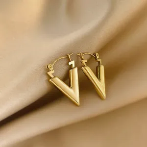 Bold V-Shaped Gold Hoop Earring jlt11878