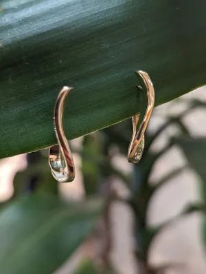 Curved Huggie Hoop Earrings