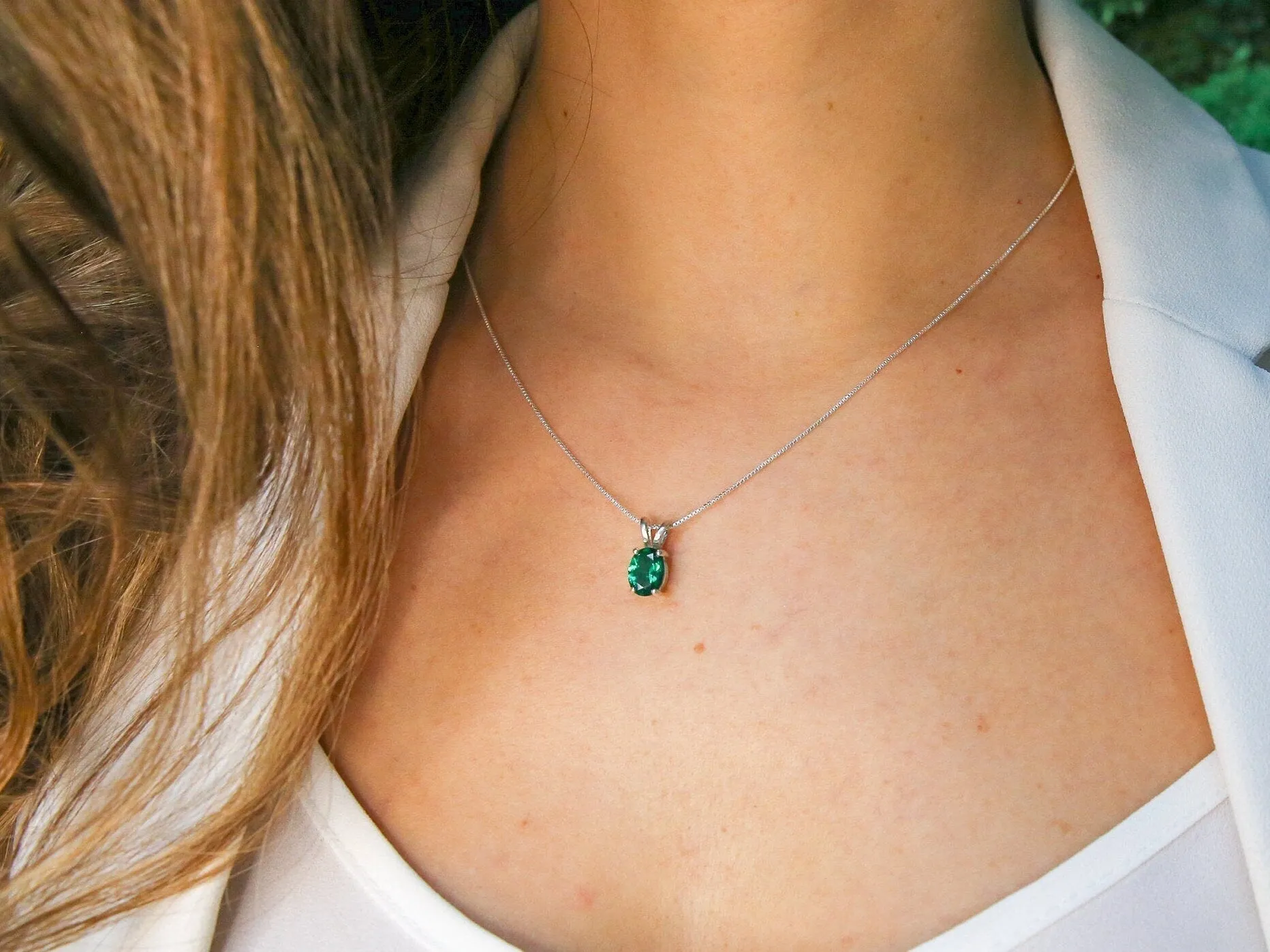 Dainty Emerald Pendant - Classic Green Necklace - Vintage Oval Necklace