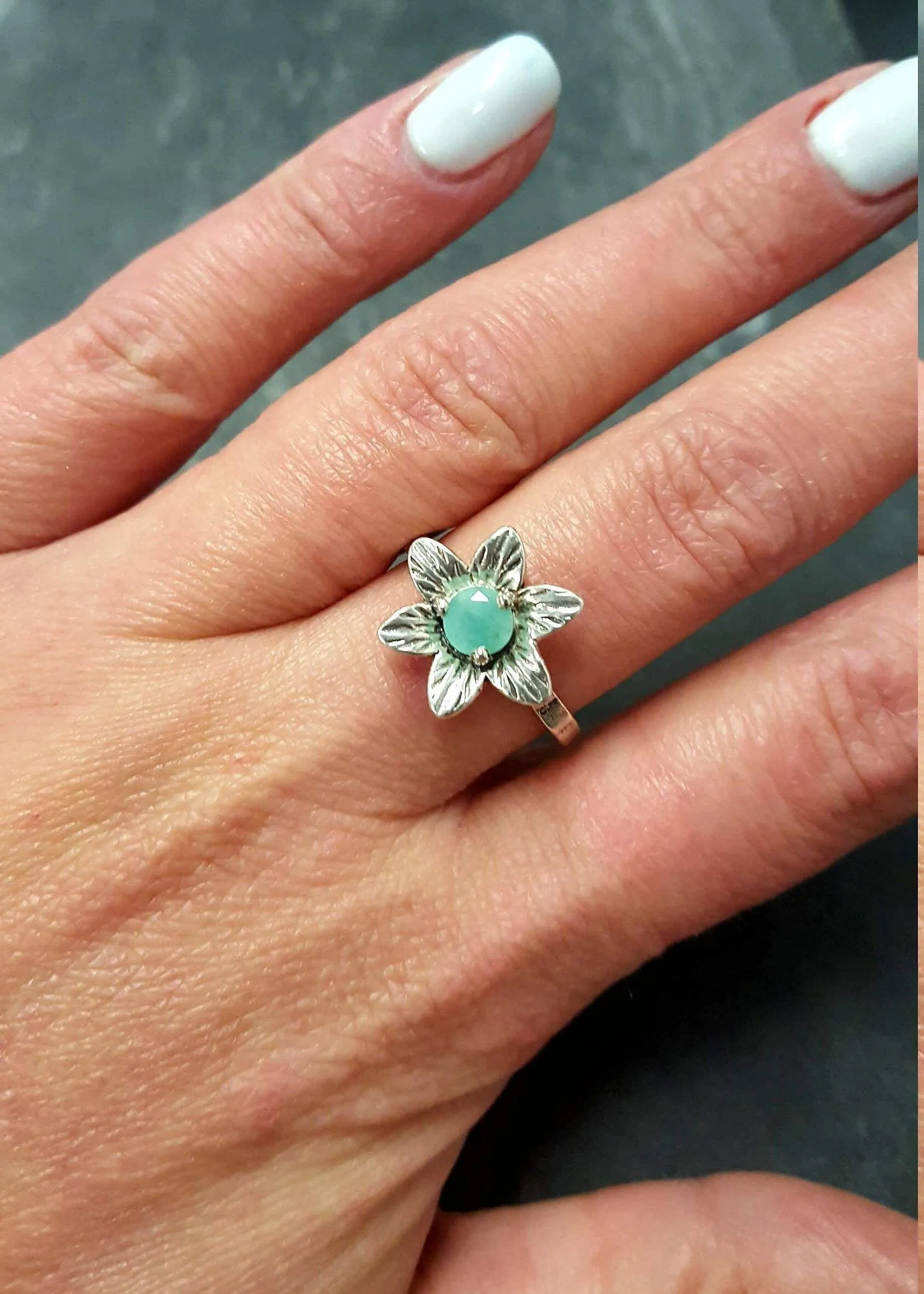 Emerald Flower Ring - Natural Emerald Ring - Green Vintage Ring