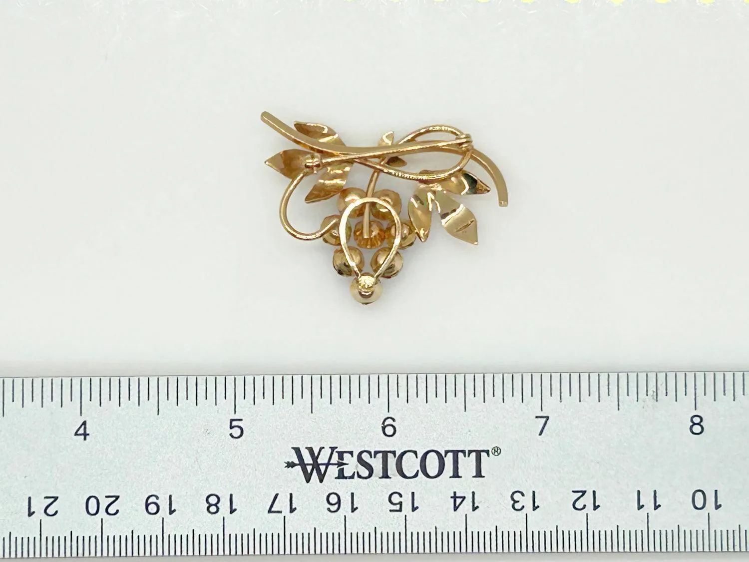 Exceptionally Pretty Van Dell 1/20 12kt G.F. Grape Cluster Brooch