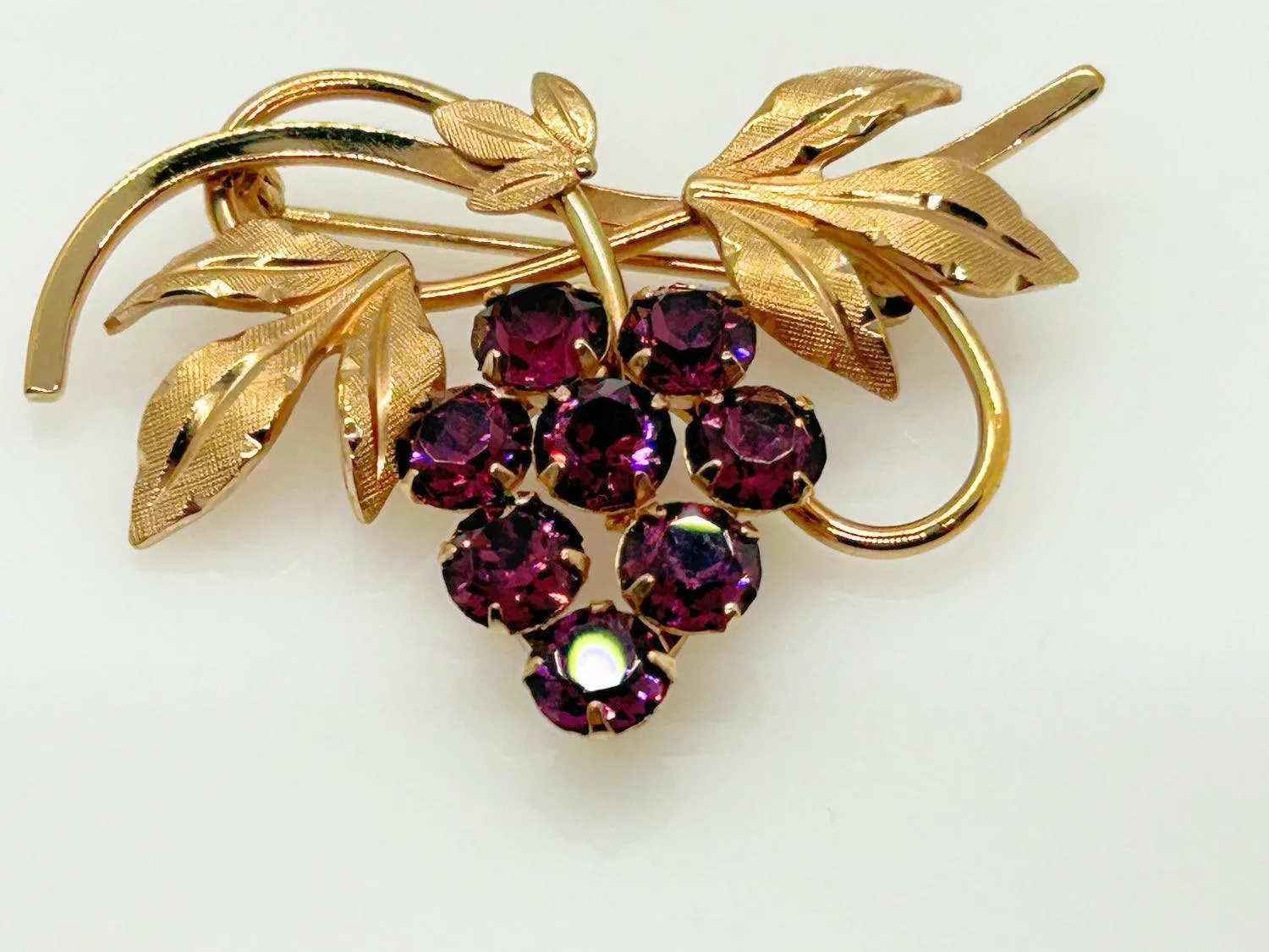 Exceptionally Pretty Van Dell 1/20 12kt G.F. Grape Cluster Brooch