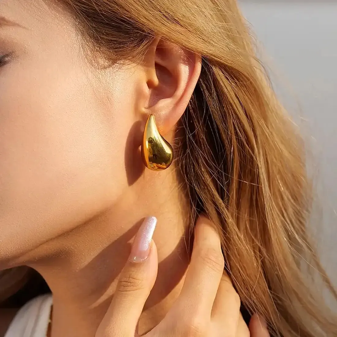 Gold water drop earring