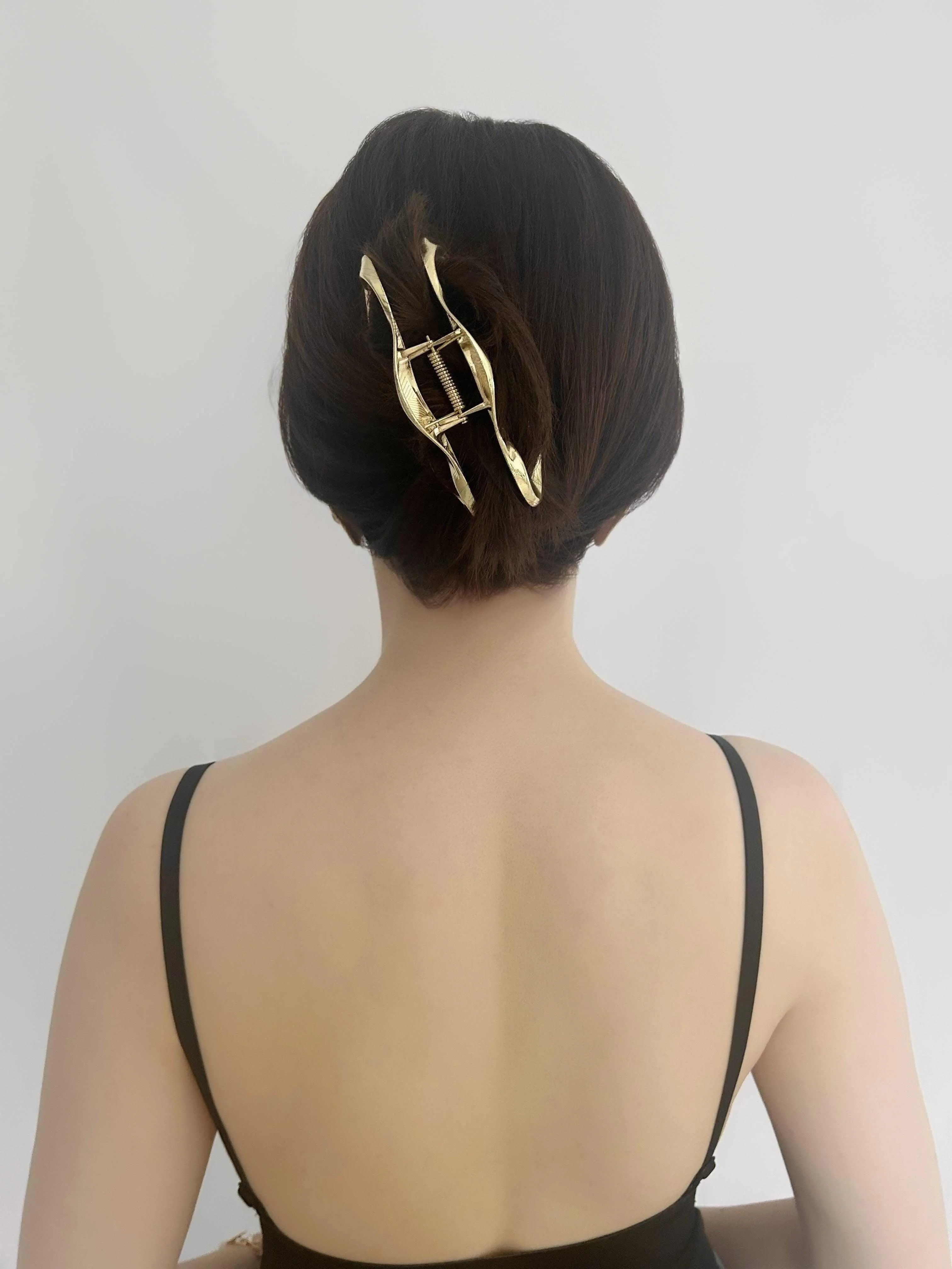 Irregular Loop Metallic Hair Claw Clip