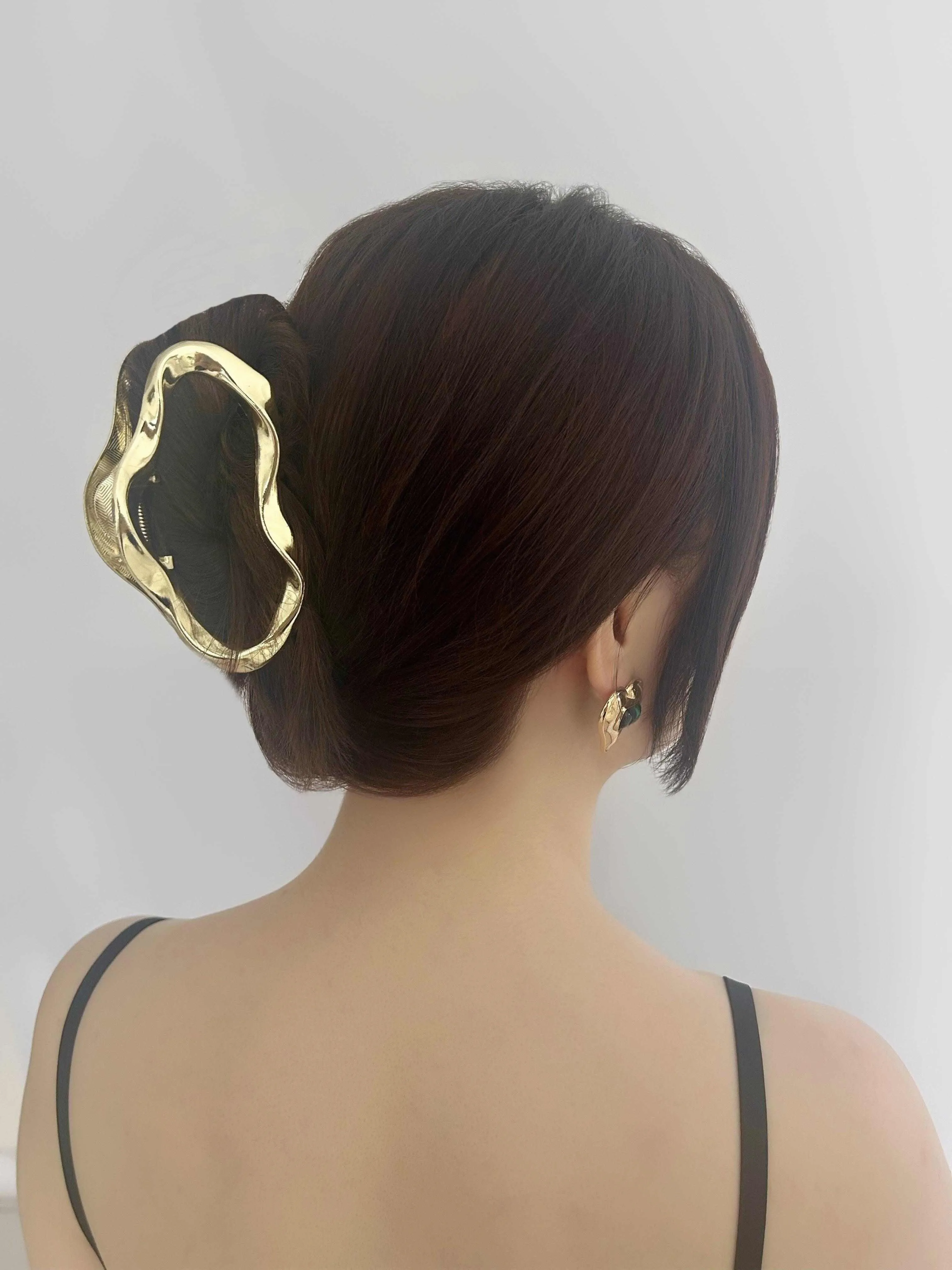 Irregular Loop Metallic Hair Claw Clip