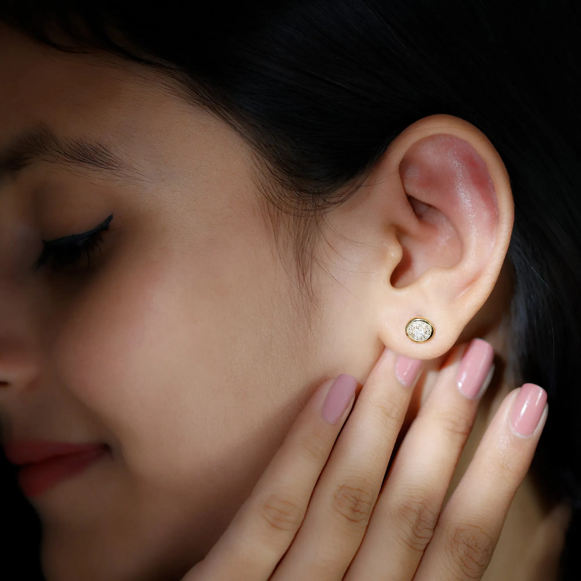 Round Diamond Simple Stud Earrings in Prong Setting