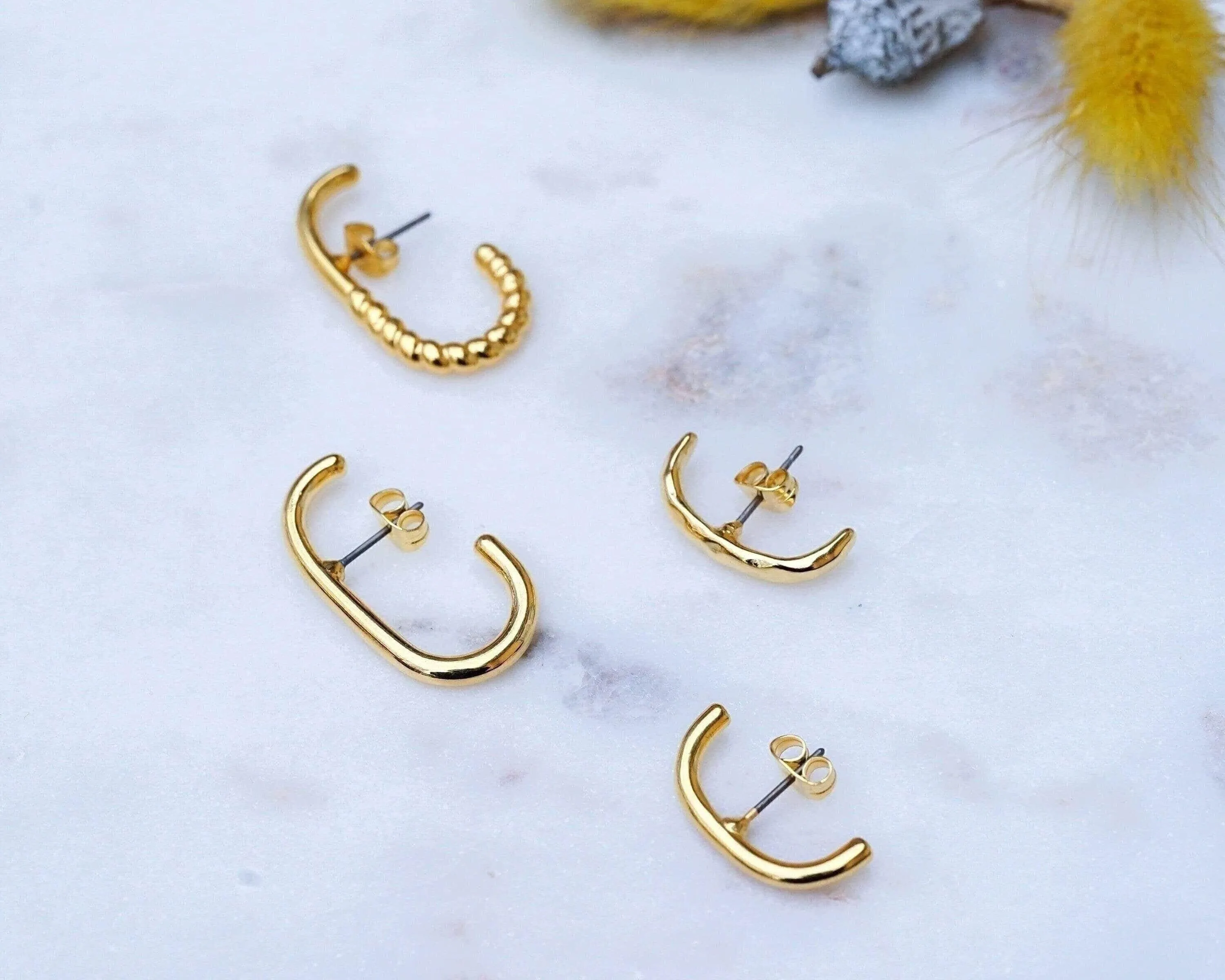 Single 24K Gold-Plated Short Lobe Hugger Earring