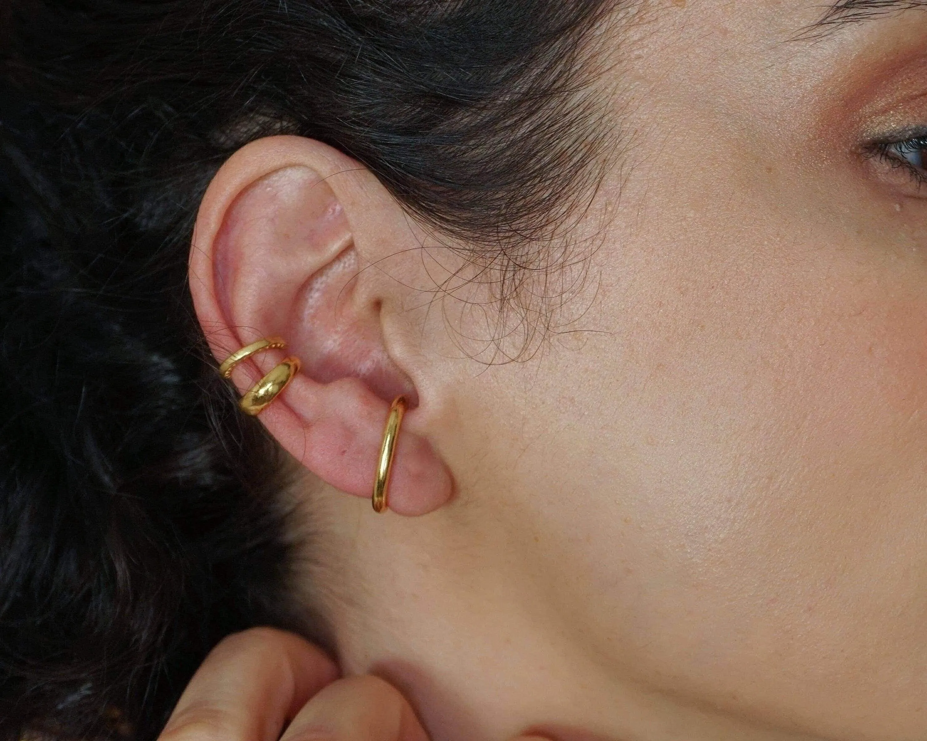 Single 24K Gold-Plated Short Lobe Hugger Earring