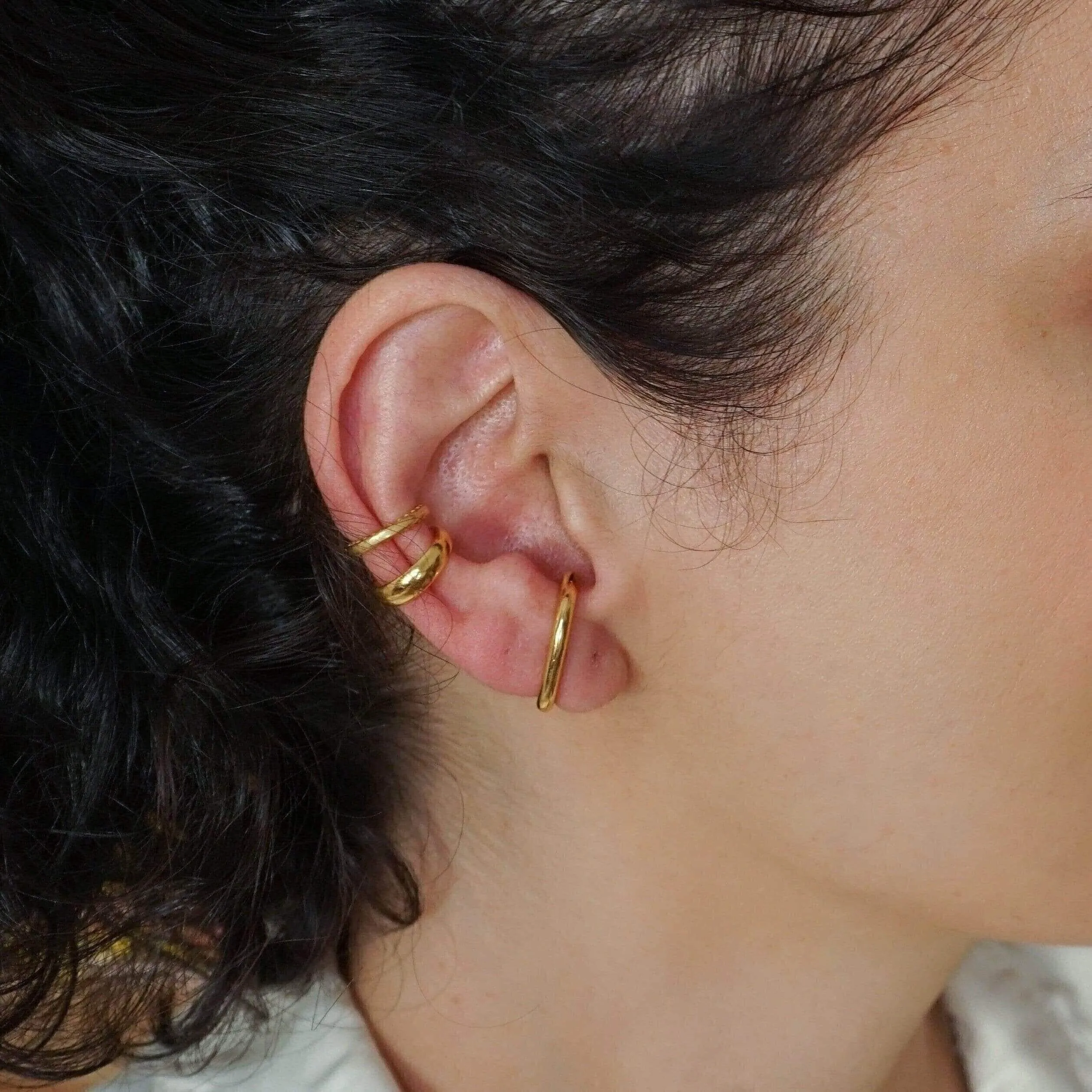 Single 24K Gold-Plated Short Lobe Hugger Earring