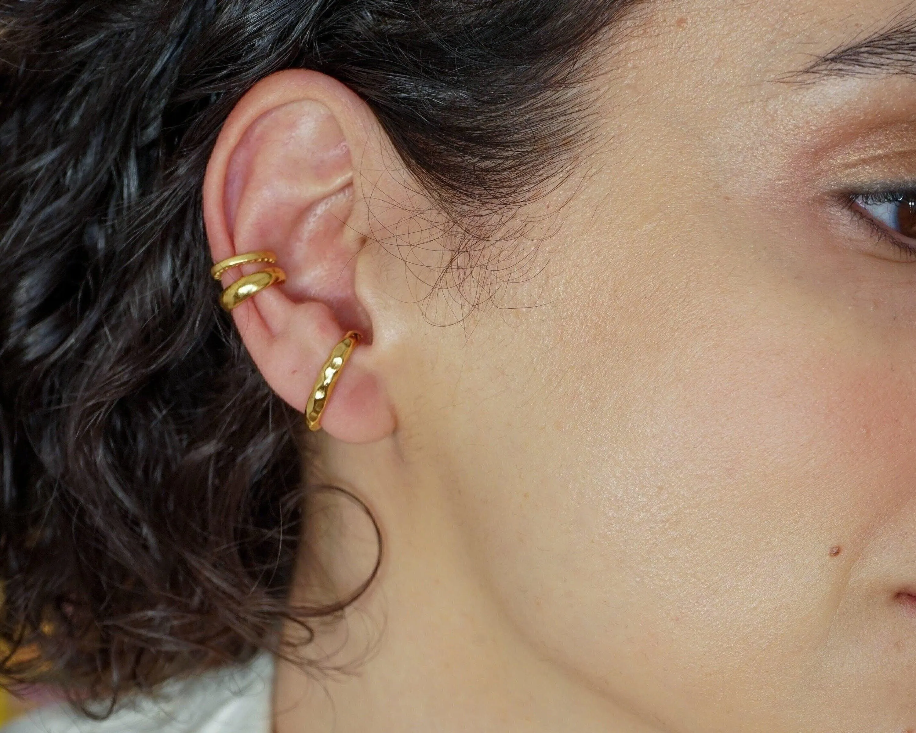 Single 24K Gold-Plated Short Lobe Hugger Earring