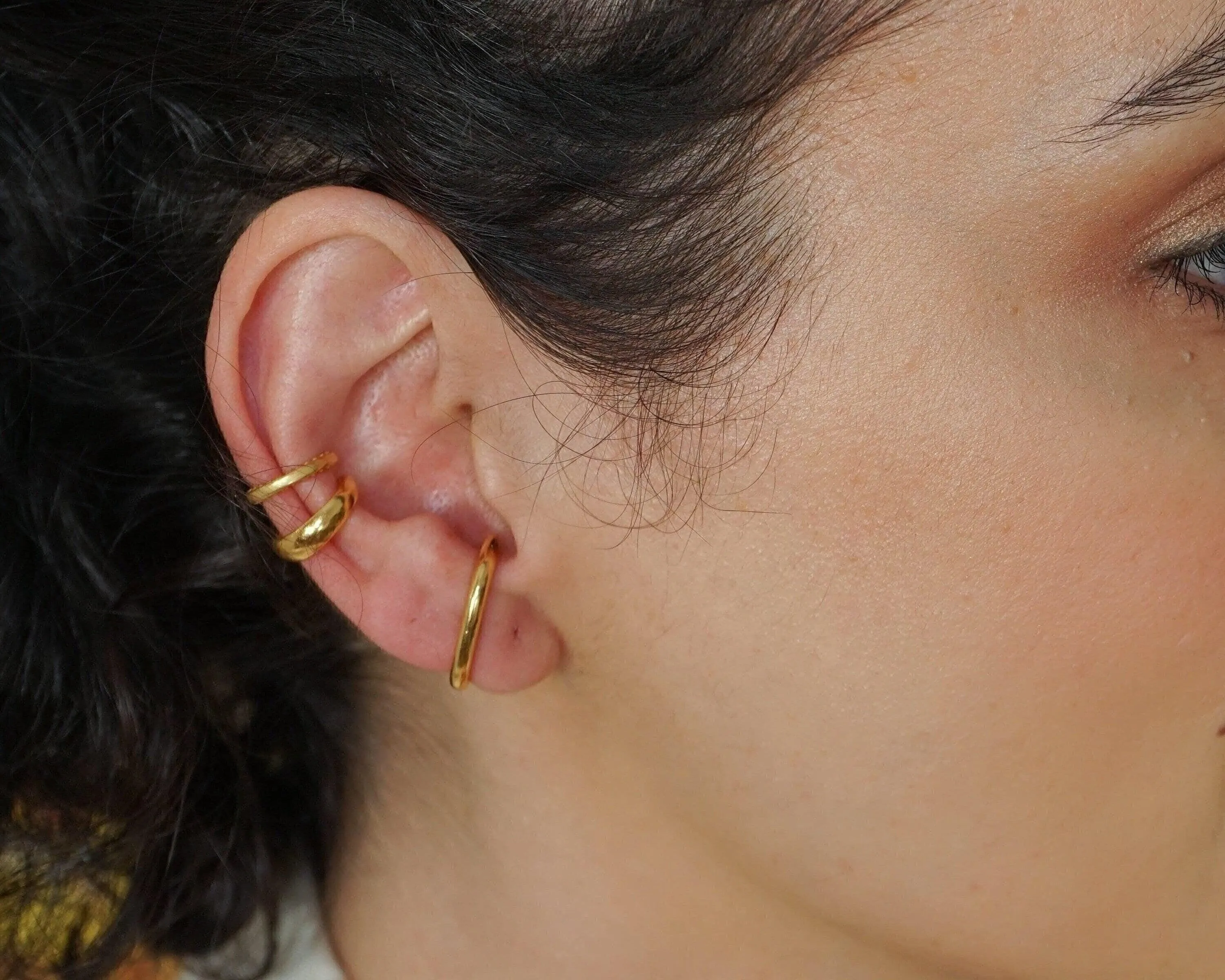 Single 24K Gold-Plated Short Lobe Hugger Earring